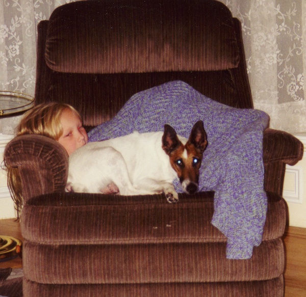 ArianaAndShadowInChair